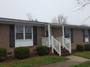 17 Stevenson Rd, Taylors, SC 29687