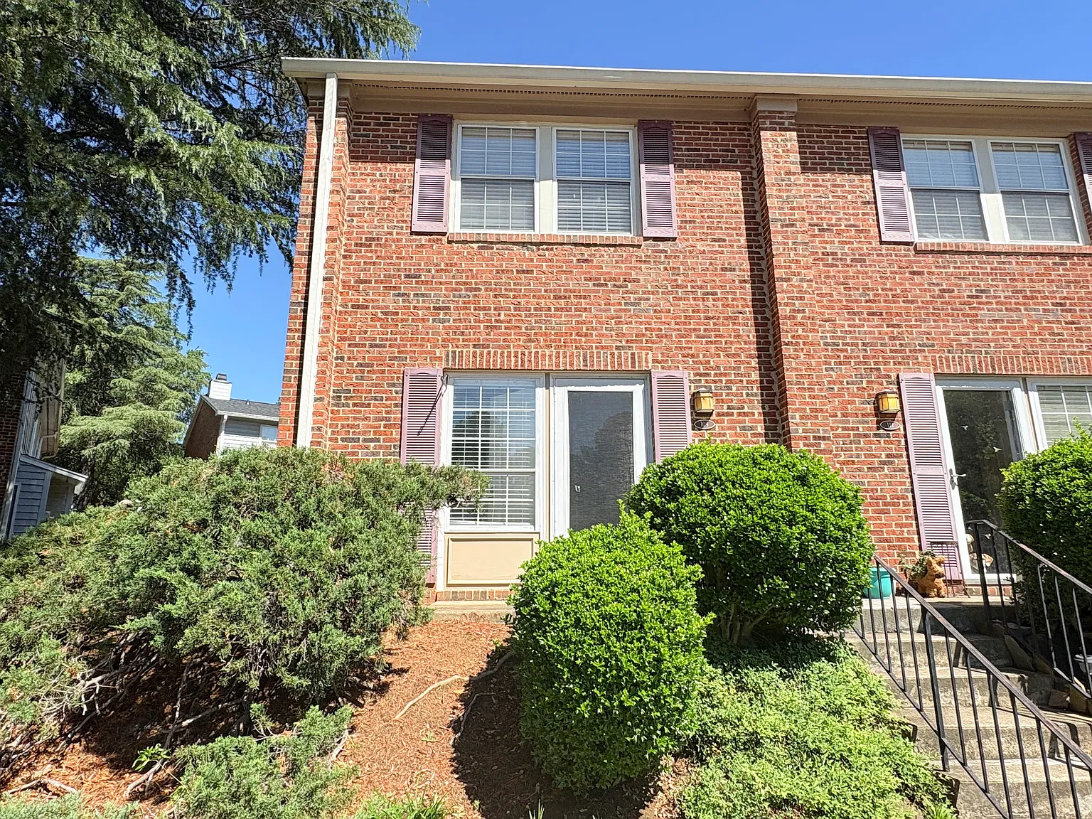 2 bed, 2.5 bath, 1025 sqft, $1,600 — Photo 1