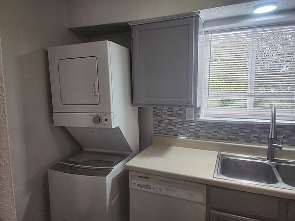 2nd image of 3243 Nacogdoches Rd