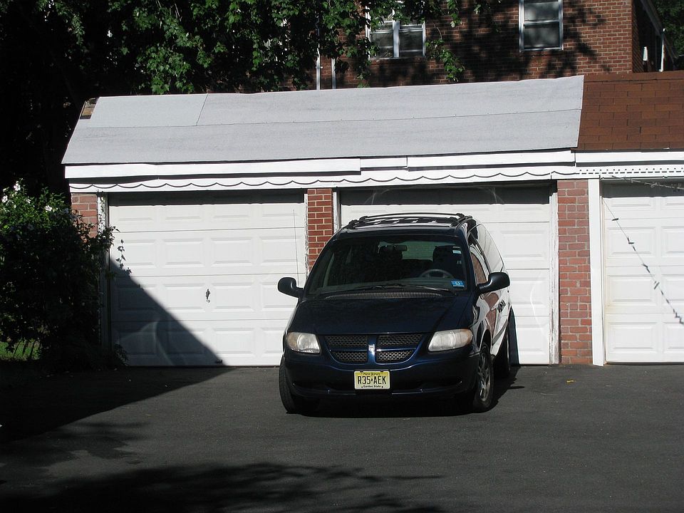 2nd image of 195 Midland Pl