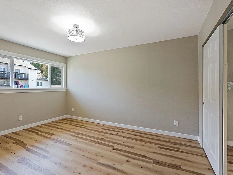 Sandy Terrace Apartments — Photo 58