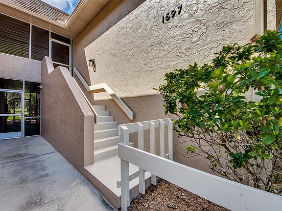 2nd image of 1697 Golf Club Dr APT 6