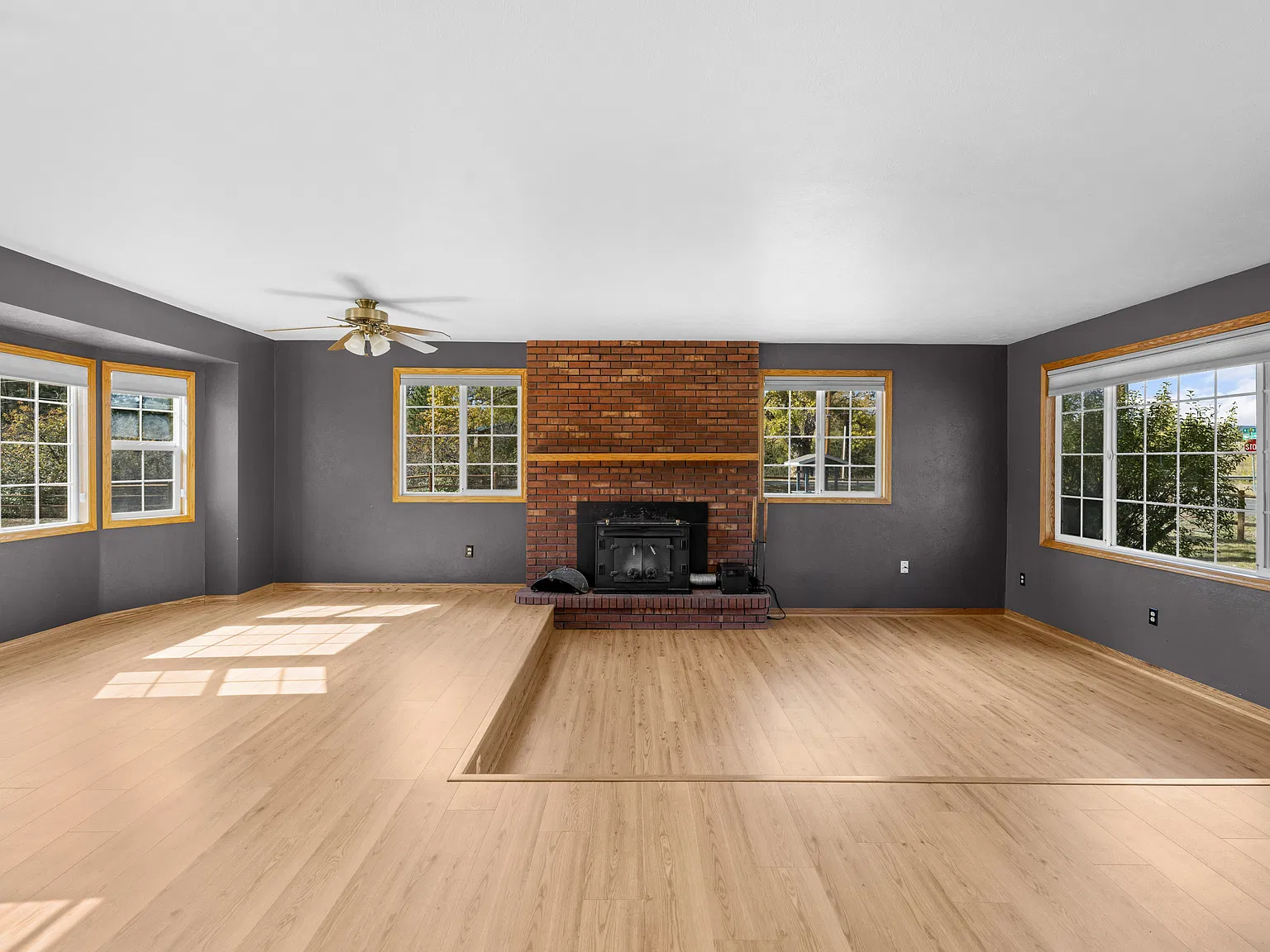 6 bed, 3370 sqft, $5,500 — Photo 3