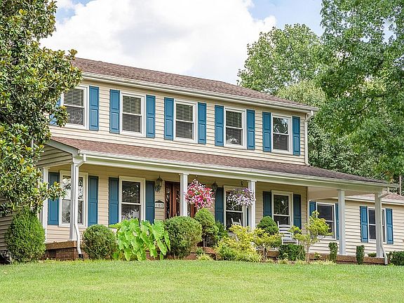 2nd image of 105 Applewood Valley Dr
