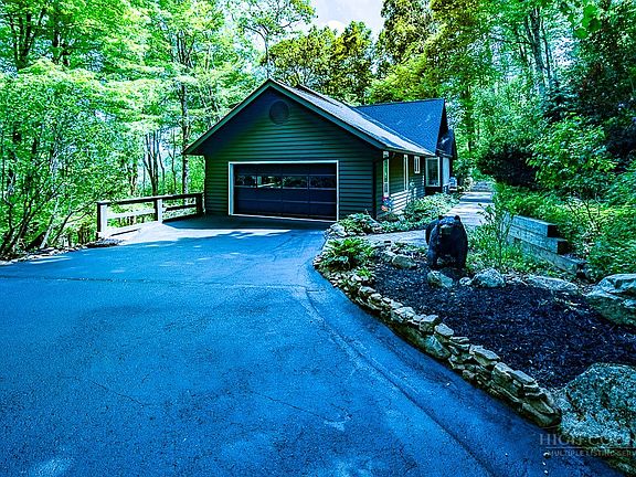 2nd image of 4003 Woodlands Drive