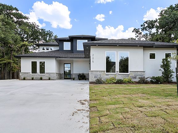2nd image of 205 Familia Ct