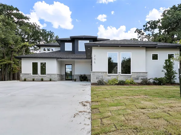 205 Familia Ct, Azle, TX 76020