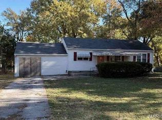 5925 Crescent Ave, Raytown, MO 64133