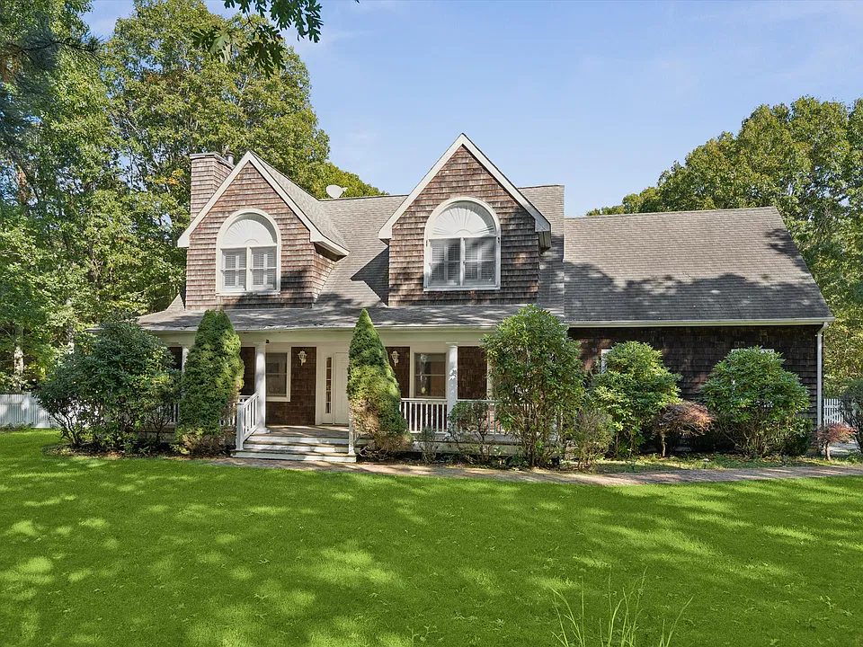 4 Bennett Dr