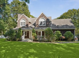 4 Bennett Dr, East Quogue, NY 11942