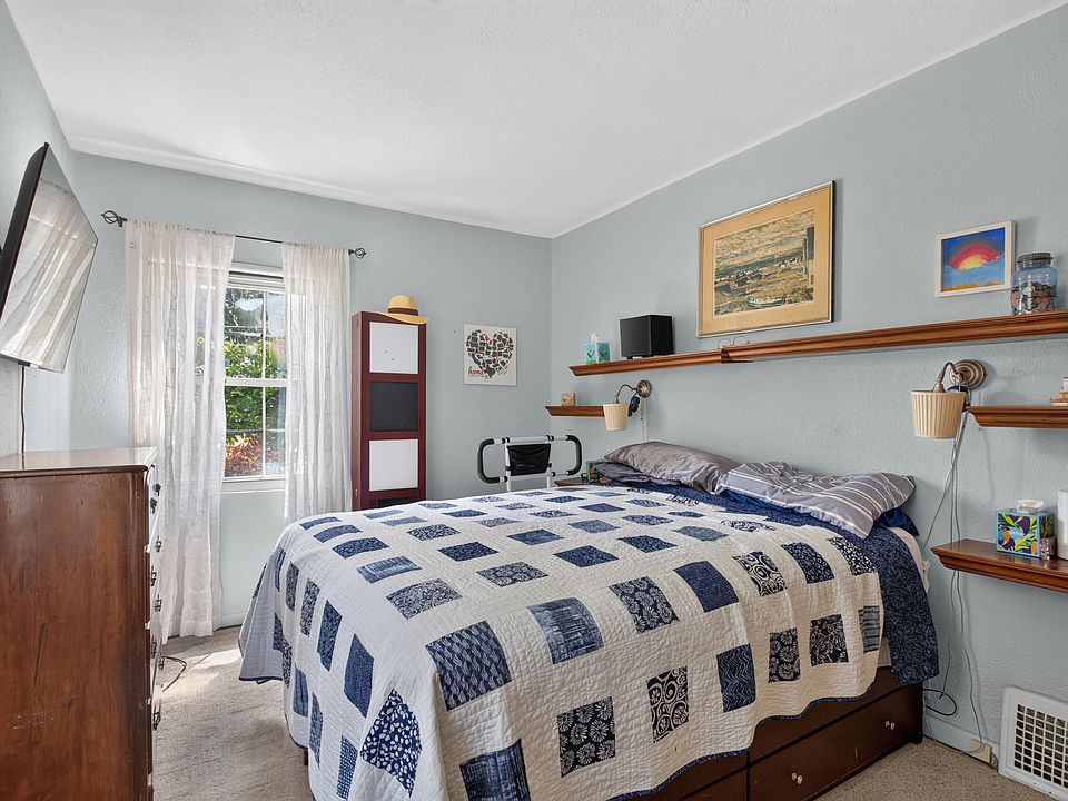 27th image of 1320 Warren Ave