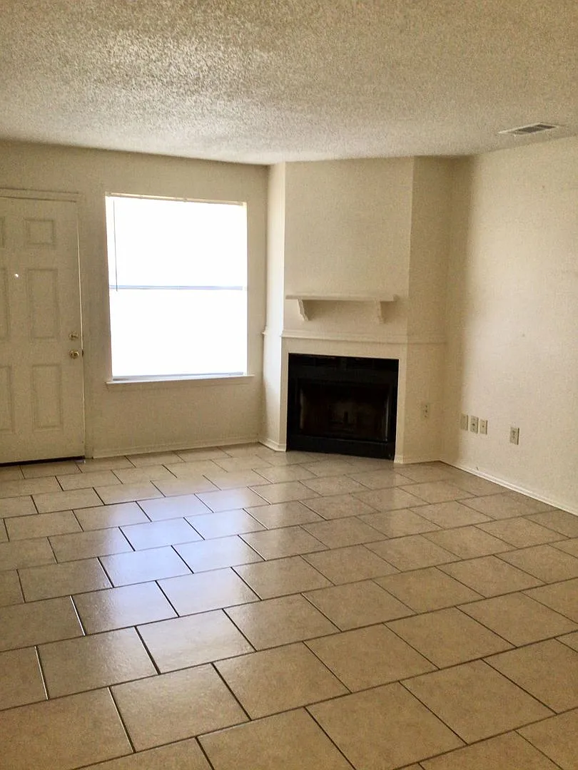 2647 Amanda Dr — Photo 1