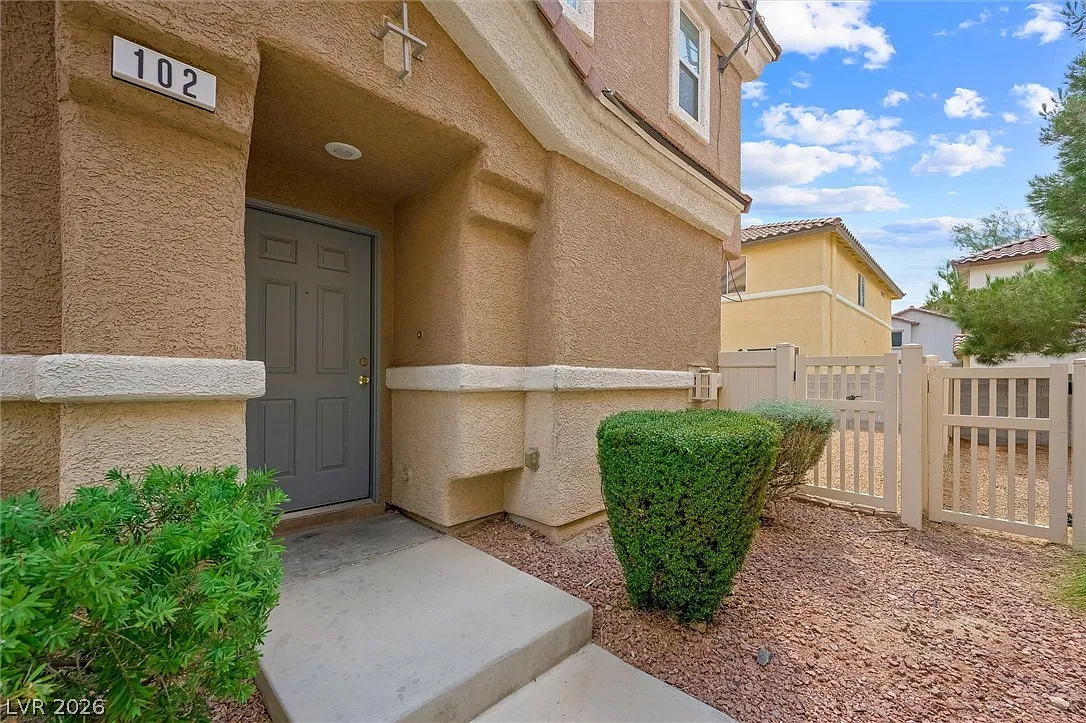 3 bed, 2.5 bath, 1423 sqft, $1,800 — Photo 3