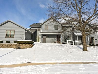 359 Lexington COURT #B, Pewaukee, WI, 53072