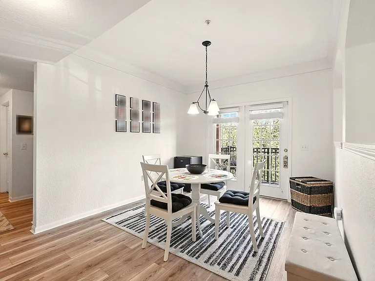 19-web-or-mls-211 Longview Ave 306_19_10212025