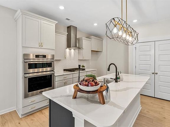 4th image of 907 Fairmile Dr