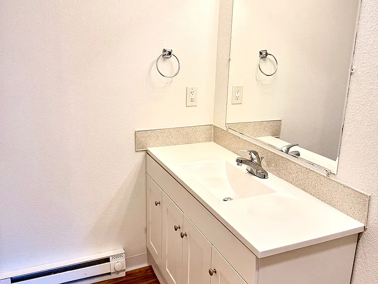 Eastway Circle Apartments — Photo 7