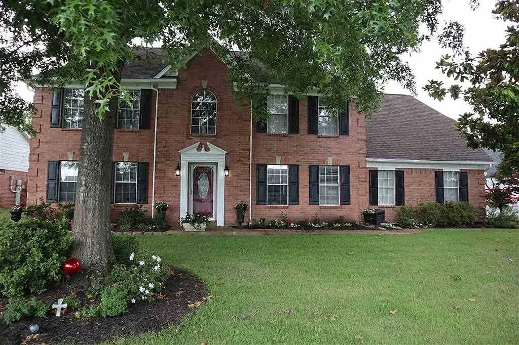 4 bed, 3.5 bath, 2707 sqft, $2,450 — Photo 1