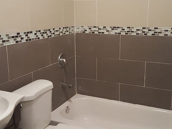 5th image of 1274 Findlay Avenue