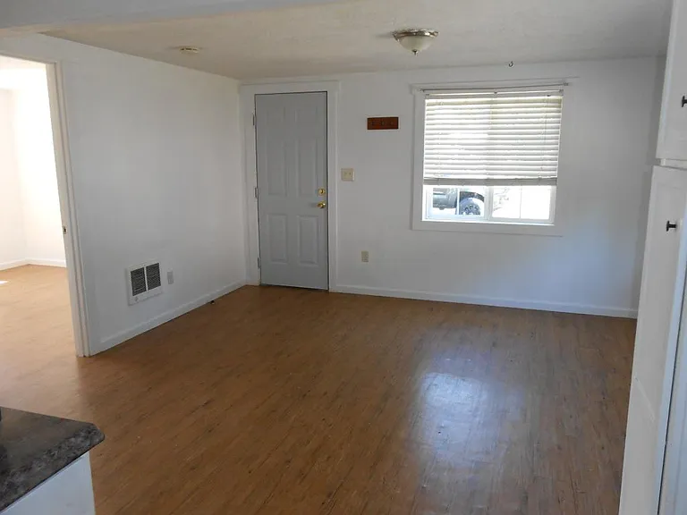 545 9th Ave — Photo 3