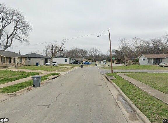 Exterior Neighborhood (street photo)