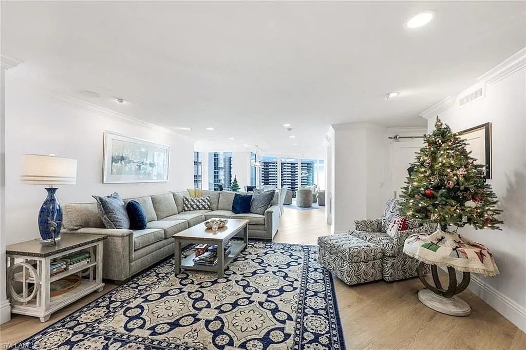 3 bed, 3.0 bath, 2160 sqft, $20,000 — Photo 2