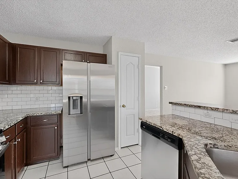 1207 Aberdeen Dr — Photo 8