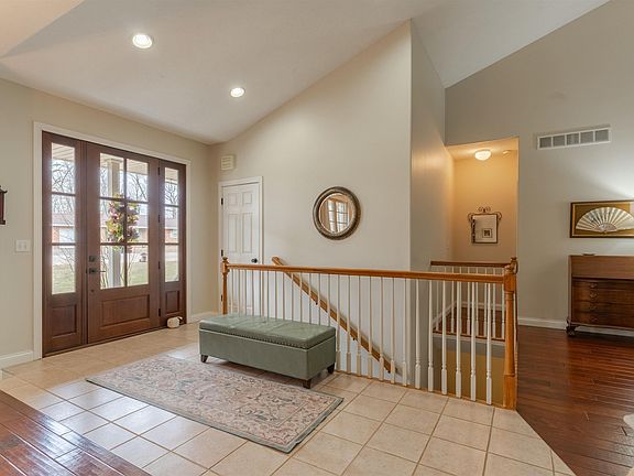 3rd image of 920 S Joy Ln
