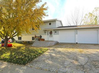 1609 3rd Ave E, Dickinson, ND 58601