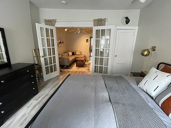 2nd image of 922 Willow Ave #3