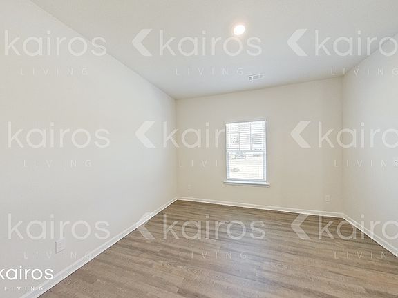 4th image of 3456 Bridgewood Dr