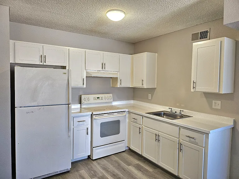 1725 W Vogel Ave #15 — Photo 5