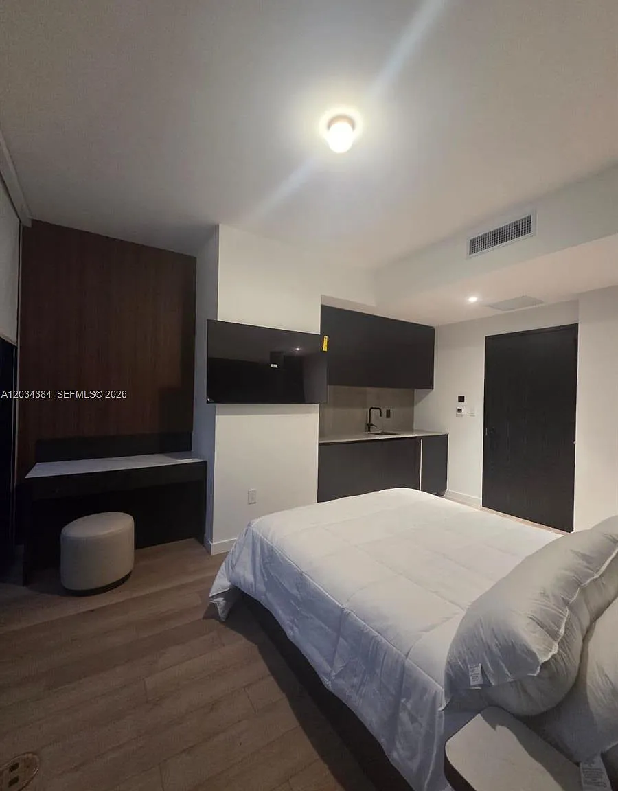 2 bed, 2.0 bath, $6,300 — Photo 4
