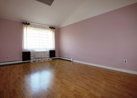 4th image of 10 Fuller Ct