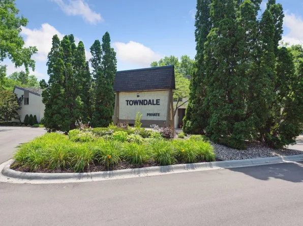 3673 Towndale Dr, Bloomington, MN 55431