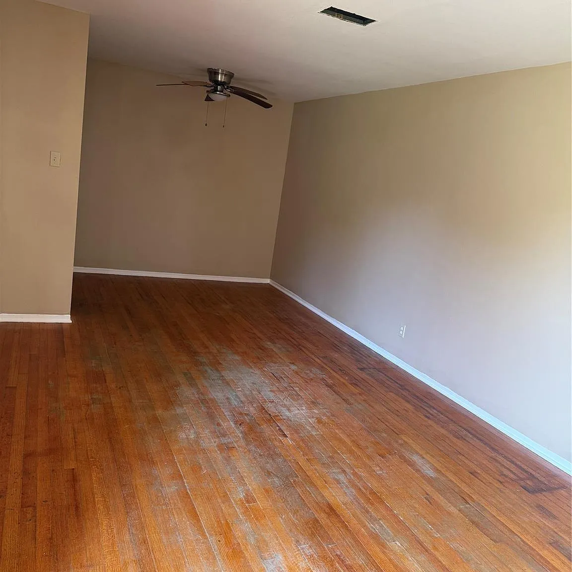 3 bed, 1.0 bath, 1071 sqft, $1,600 — Photo 3