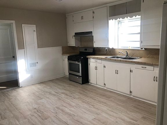 4th image of 3651 N Mechanic St