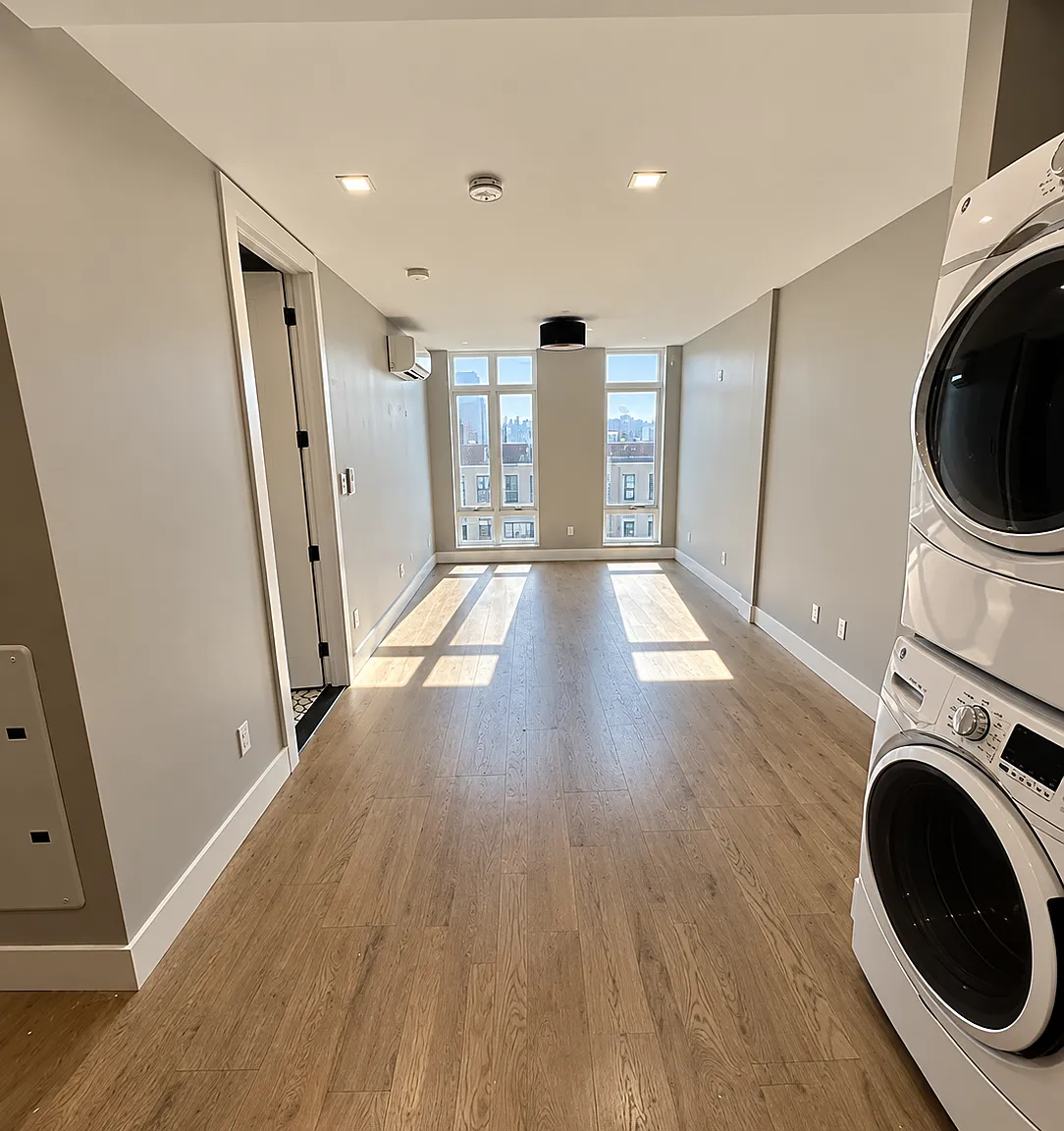615 East 17th Street — Photo 2