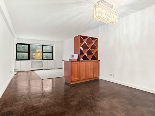 345 East 69th Street image 4 of 16