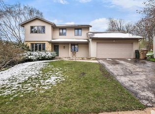 7121 Gladstone Dr, Madison, WI 53719