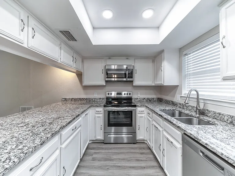 2719 Creek Wood Ct — Photo 8