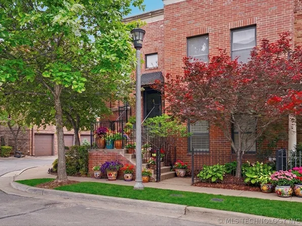 726 S Owasso Ave #B, Tulsa, OK 74120