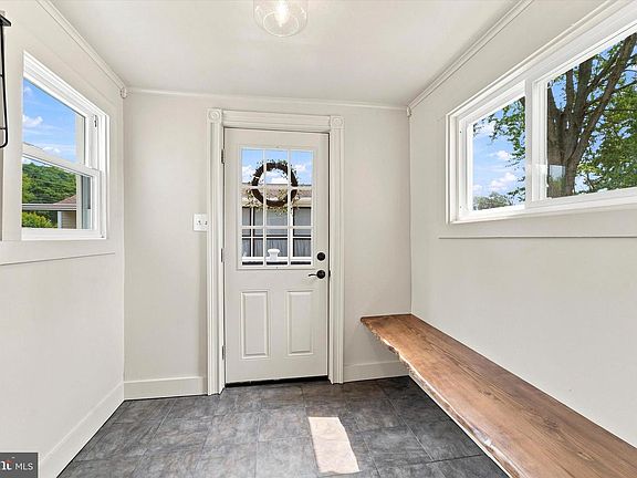 5th image of 135 Rutledge Ave