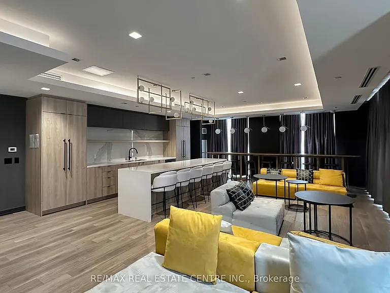 1010 Dundas St E #Penthouse 17 — Photo 42