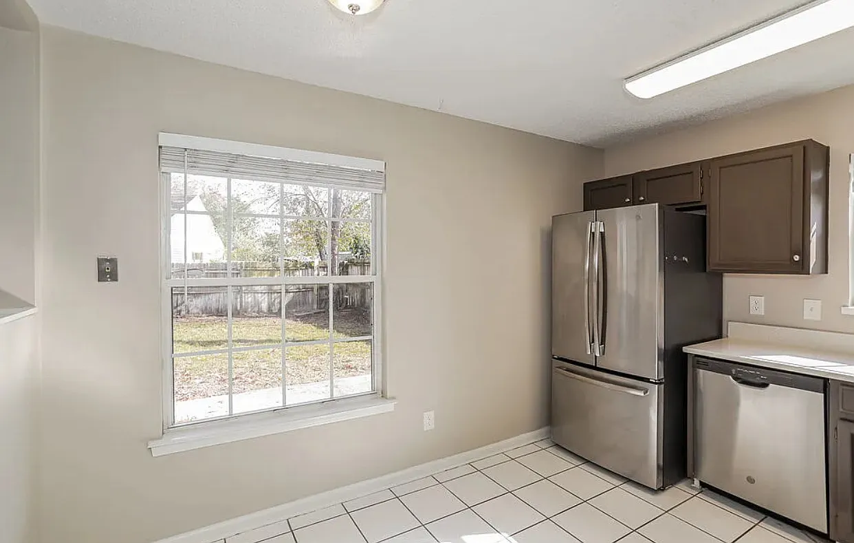 3 bed, 1457 sqft, $1,985 — Photo 2