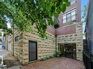 3534 N Hermitage Ave #403, Chicago, IL 60657