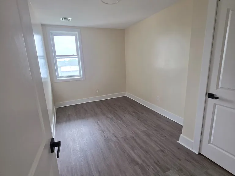 358-360 S Orange Ave #2R — Photo 7