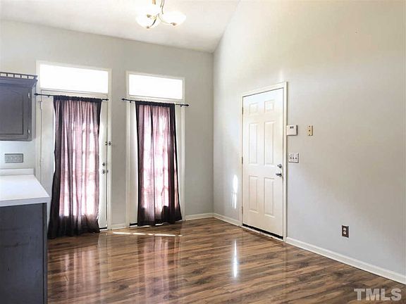 4th image of 410 Earl Dr
