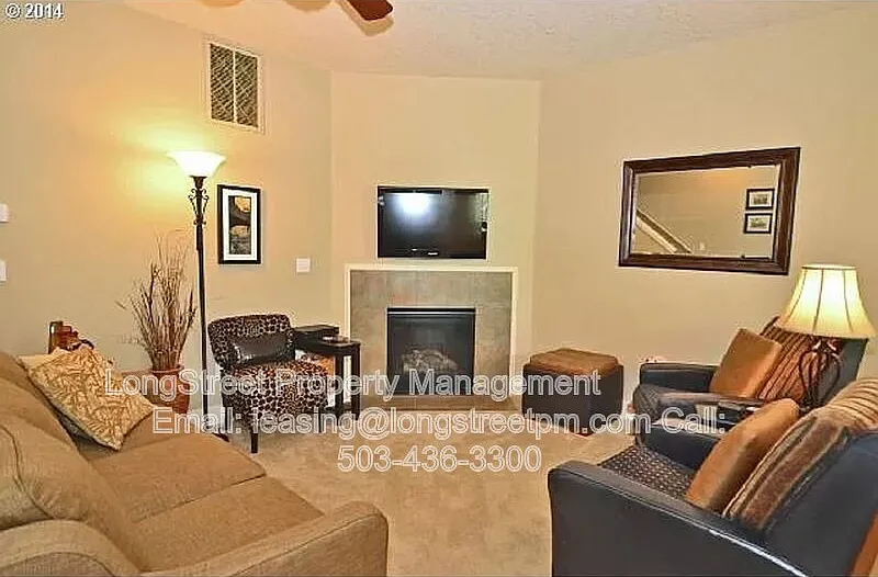 3 bed, 2.5 bath, 1460 sqft, $2,595 — Photo 2