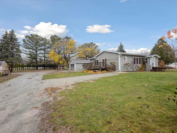 2663 Rocky Ledge Rd, Little Suamico, WI 54141